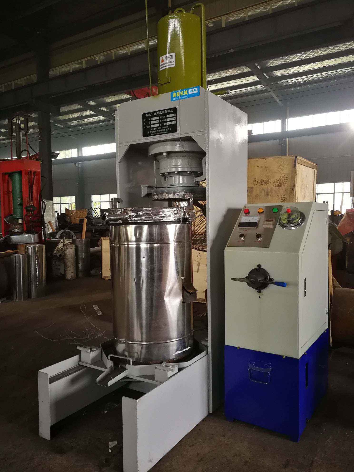 不銹鋼超高壓立式液壓壓榨機，果汁壓榨機，果渣壓榨機，藥材壓榨，油渣處理，白土壓榨